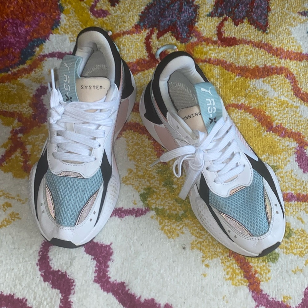 Puma running sneakers missing insole. Worn size 7 woman’s